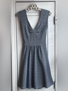 ANTHROPOLOGIE Postmark 9-H15 STCL Open Back Crisscross Dress Navy White Size 6